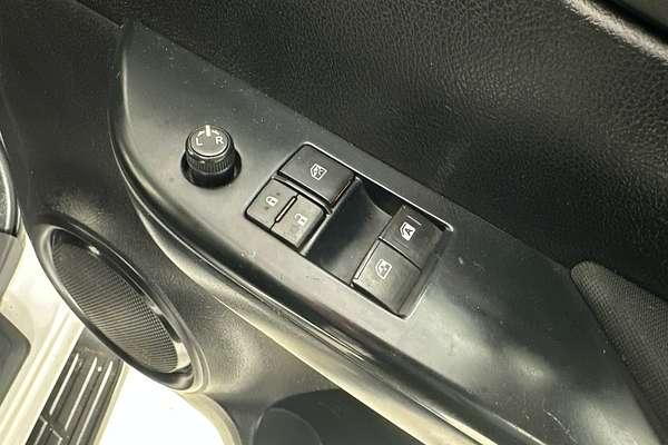 2016 Toyota HILUX SR (4x4) GUN126R 4X4