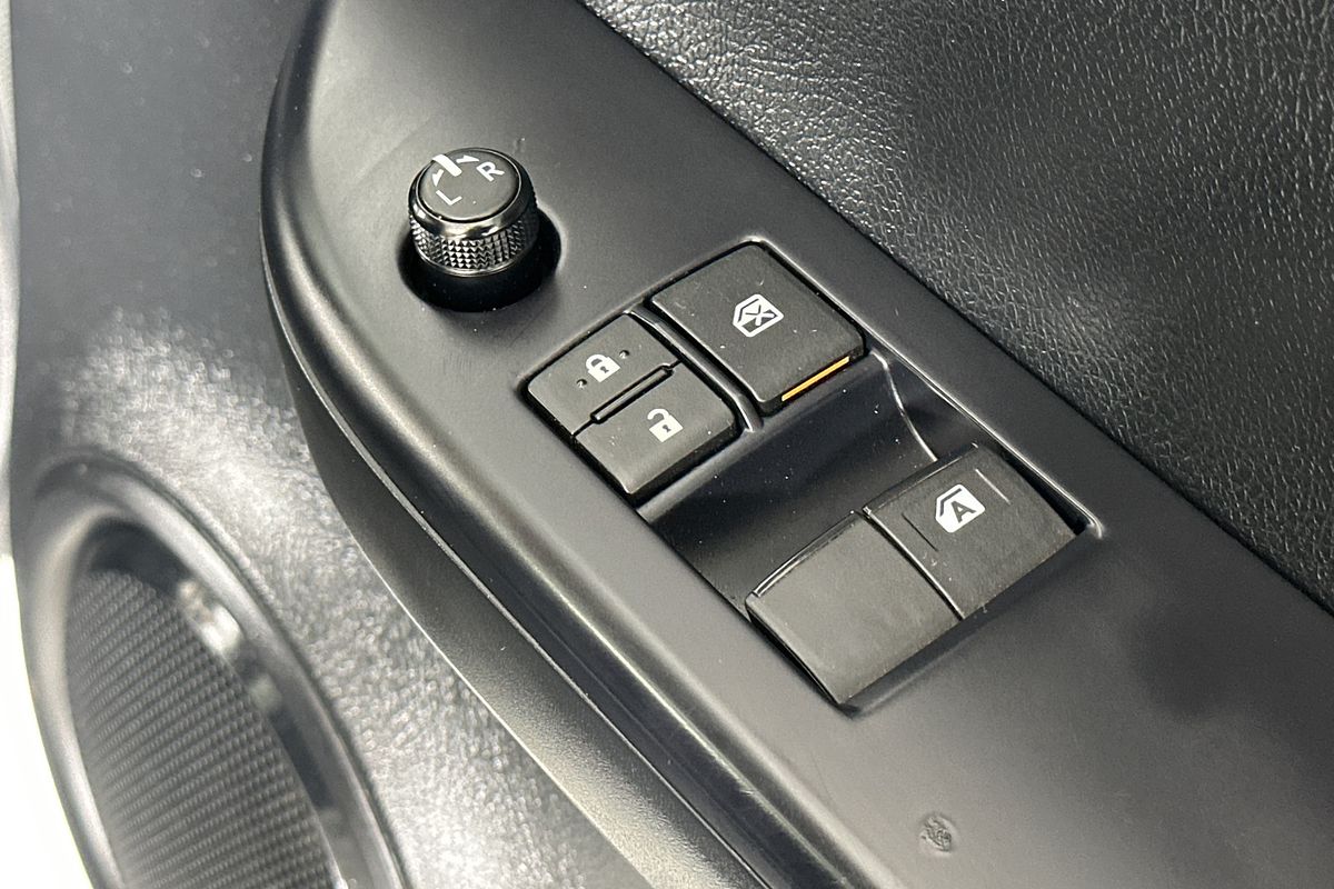 2023 Toyota HILUX SR GUN126R 4X4