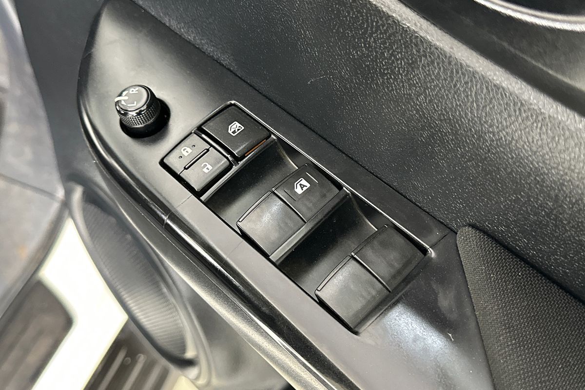 2020 Toyota HILUX SR (4x4) GUN126R MY19 UPGRADE 4X4