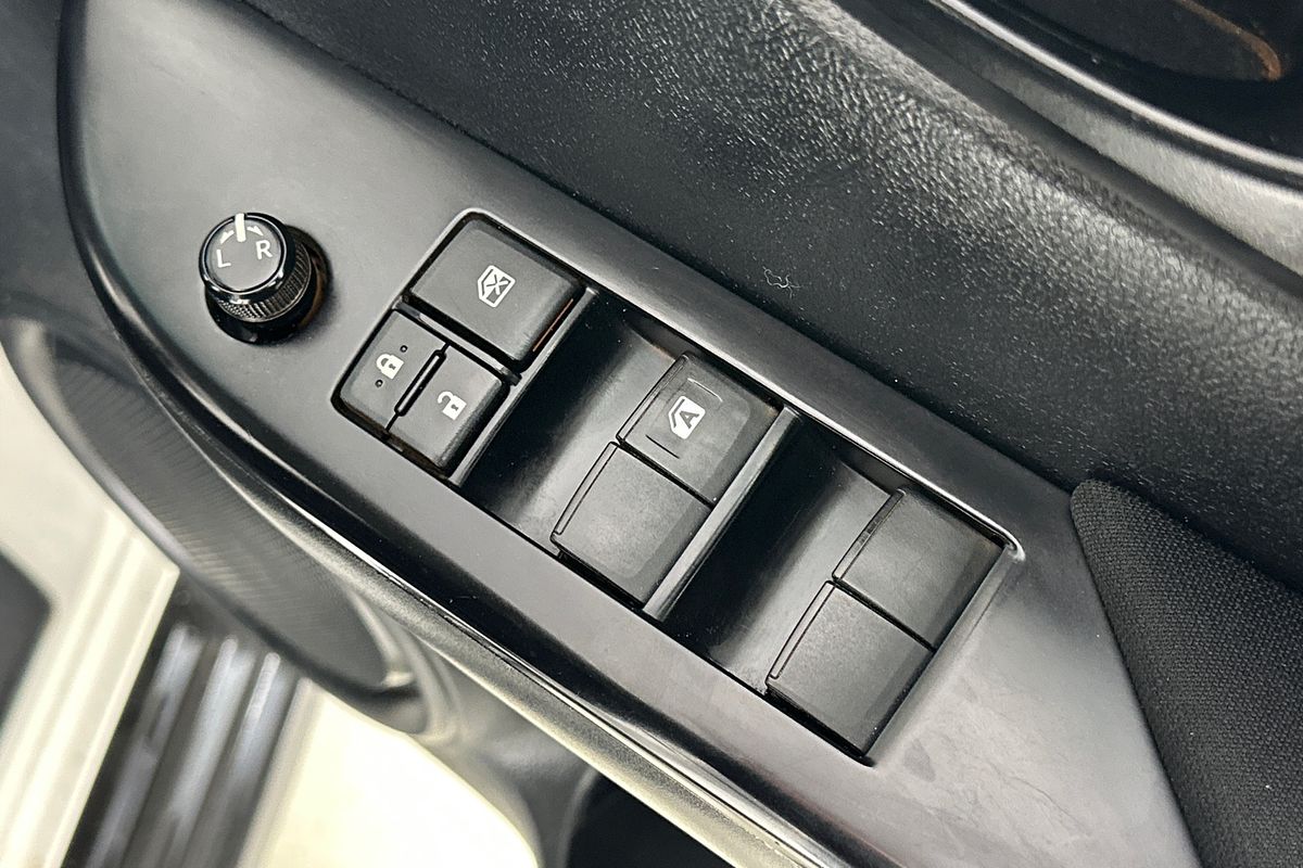 2021 Toyota HILUX SR (4x4) GUN126R FACELIFT 4X4