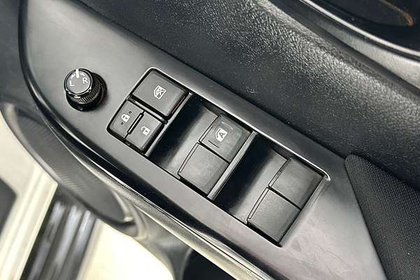 2021 Toyota HILUX SR (4x4) GUN126R FACELIFT 4X4