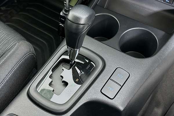 2024 Toyota HILUX SR GUN126R 4X4
