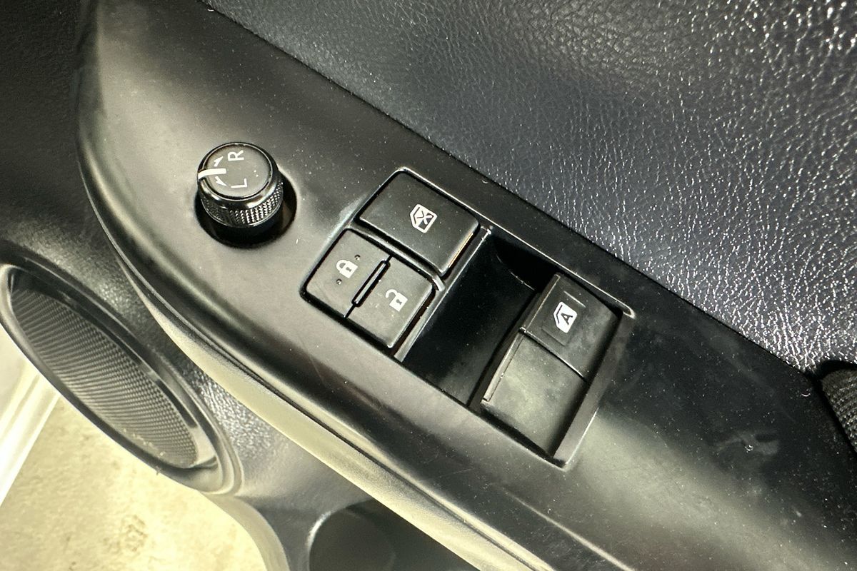 2019 Toyota HILUX SR (4x4) GUN126R MY19 4X4