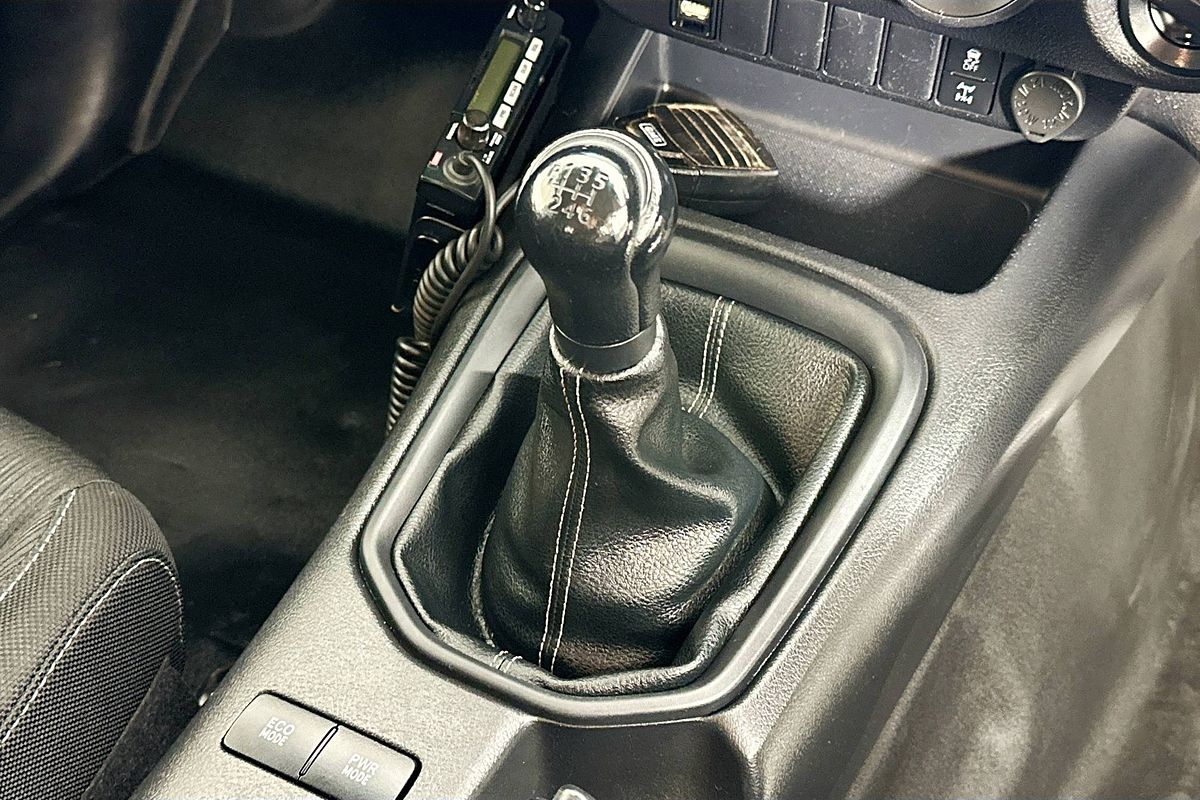 2020 Toyota HILUX SR (4x4) GUN126R FACELIFT 4X4