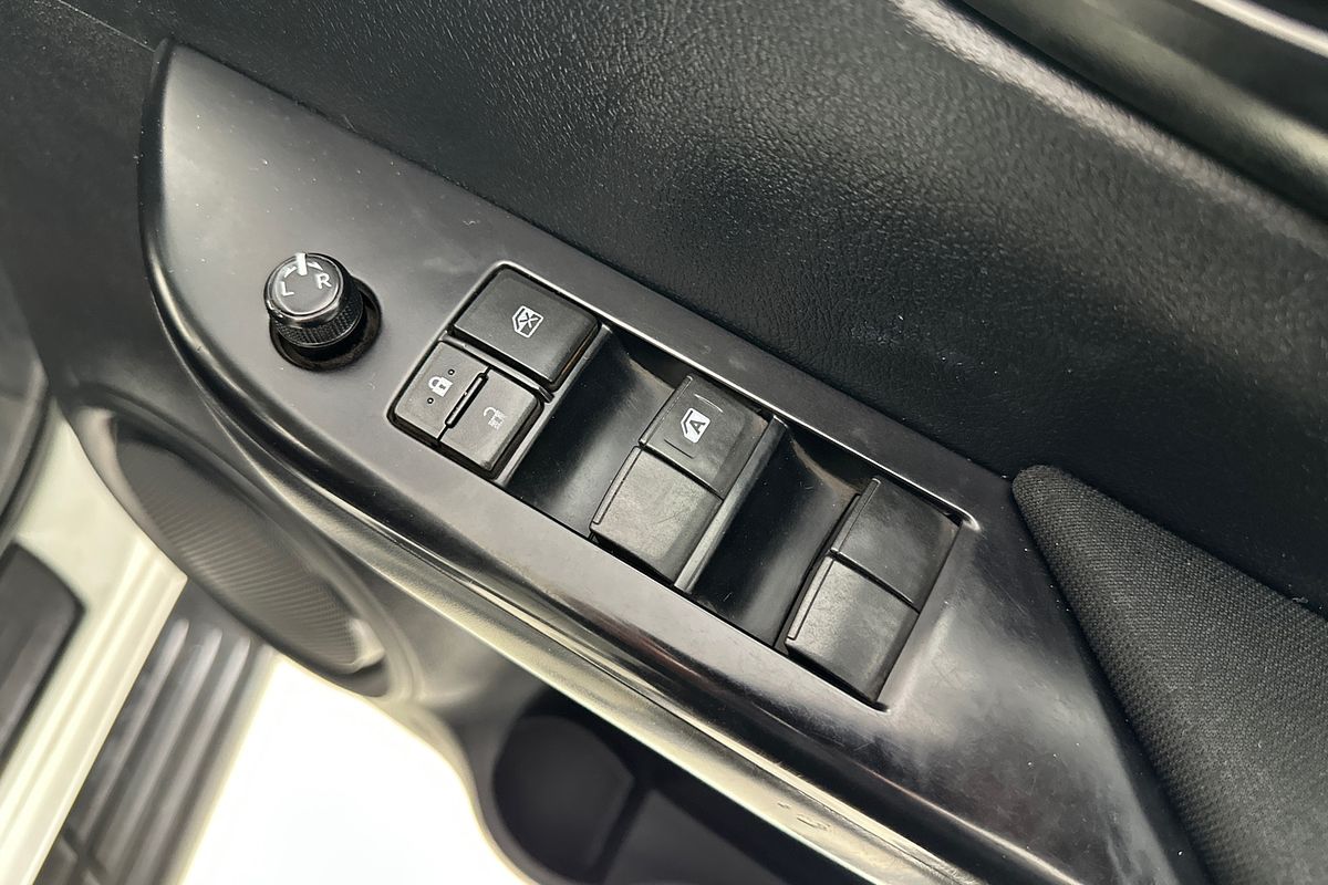 2020 Toyota HILUX SR (4x4) GUN126R FACELIFT 4X4