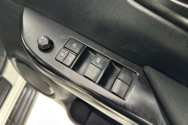 2020 Toyota HILUX SR (4x4) GUN126R FACELIFT 4X4
