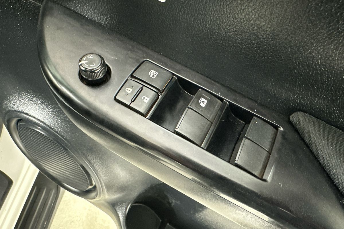 2021 Toyota HILUX SR (4x4) GUN126R FACELIFT 4X4