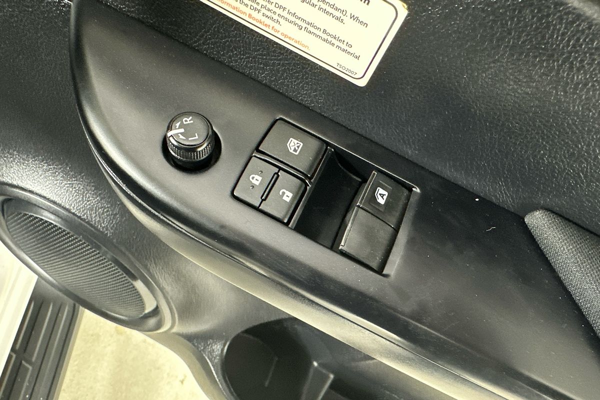 2021 Toyota HILUX SR (4x4) GUN126R FACELIFT 4X4
