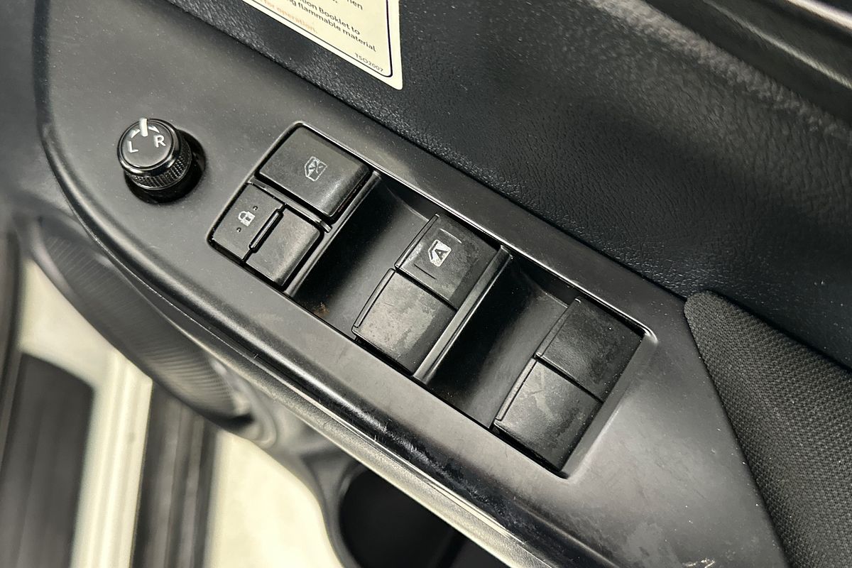 2020 Toyota HILUX SR (4x4) GUN126R FACELIFT 4X4