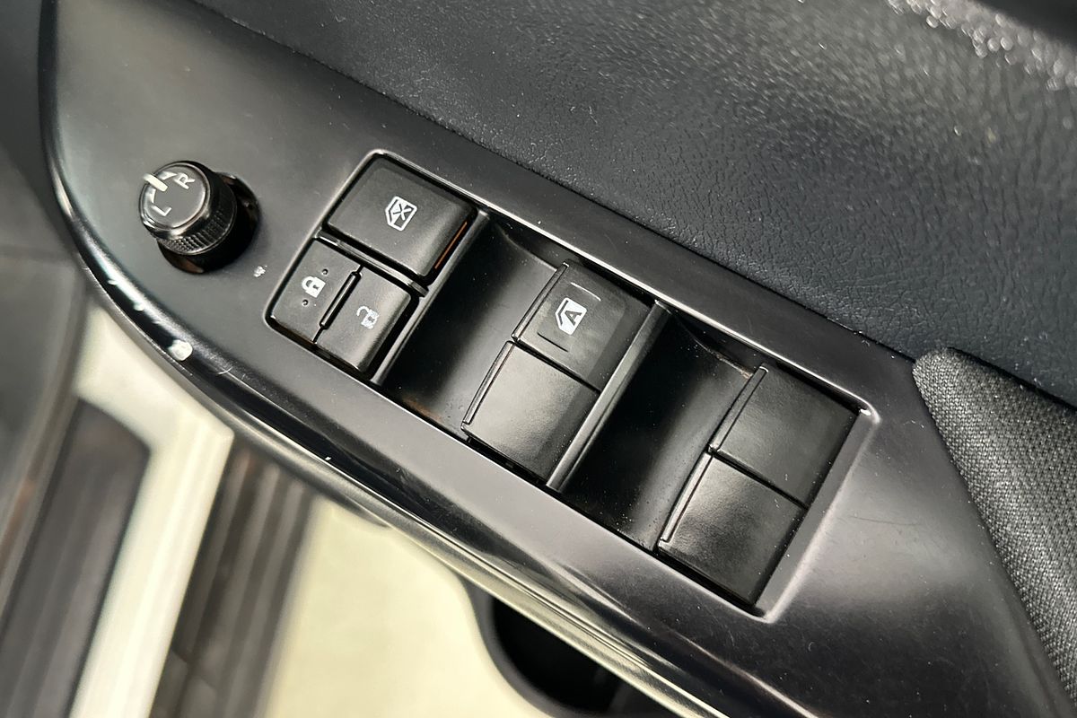 2020 Toyota HILUX SR (4x4) GUN126R MY19 UPGRADE 4X4