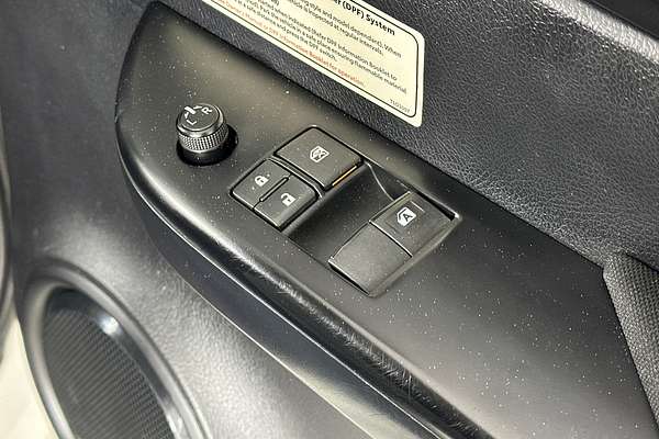 2020 Toyota Hilux SR (4x4) GUN126R FACELIFT 4X4
