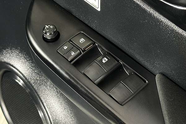 2020 Toyota HILUX SR (4x4) GUN126R FACELIFT 4X4