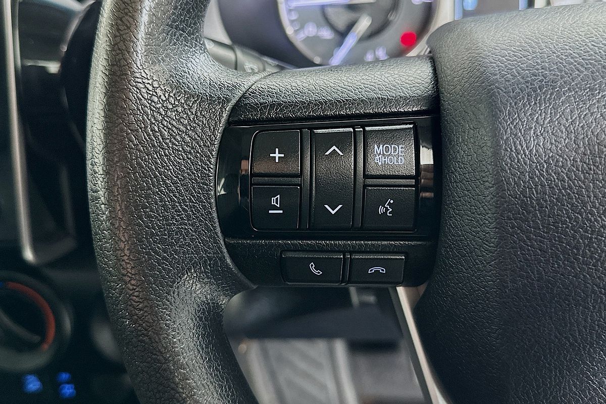 2020 Toyota HILUX SR (4x4) GUN126R FACELIFT 4X4