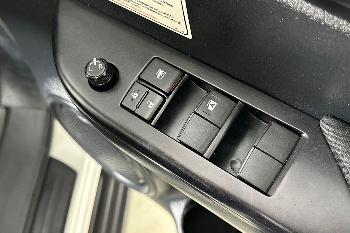 2021 Toyota HILUX SR (4x4) GUN126R 4X4