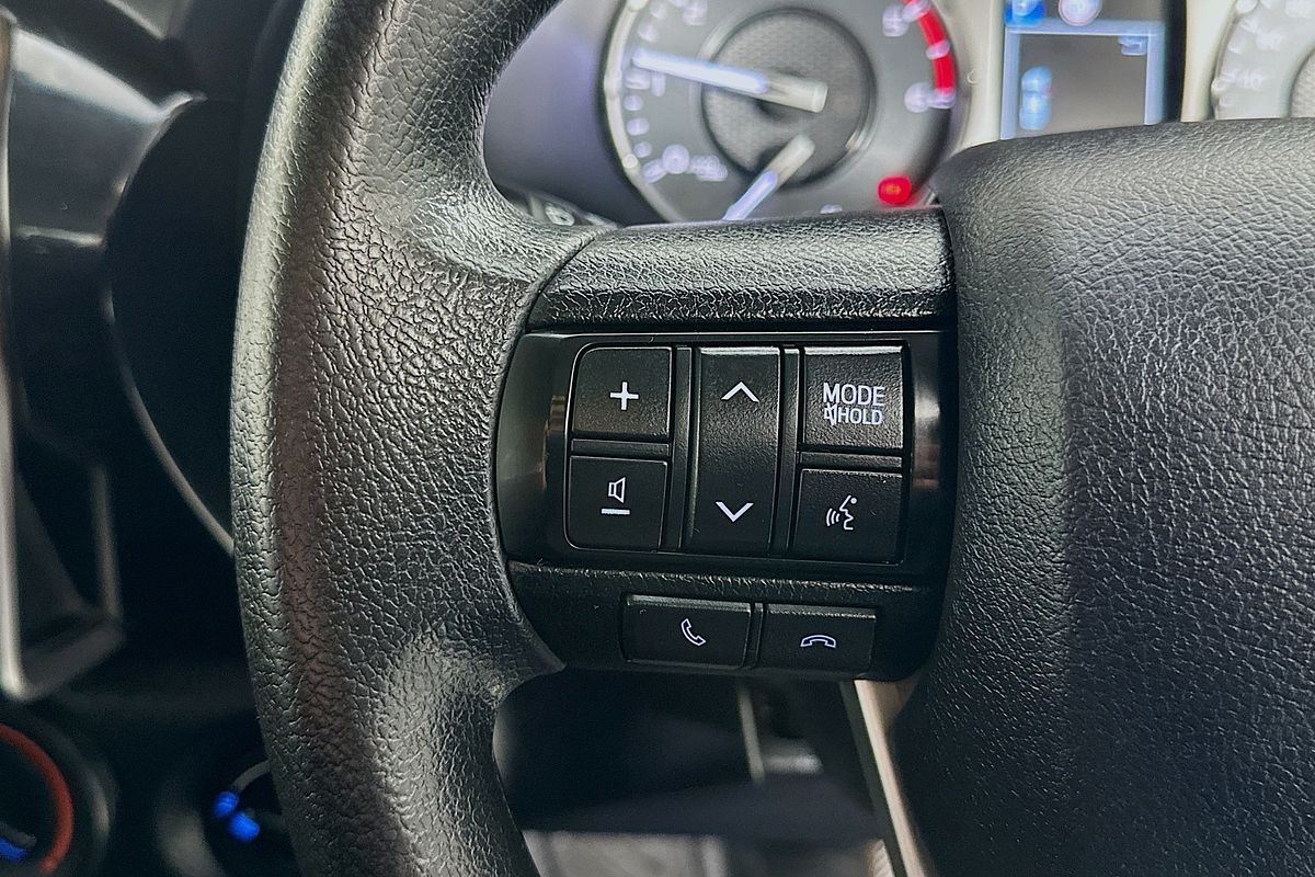 2020 Toyota HILUX SR (4x4) GUN126R FACELIFT 4X4