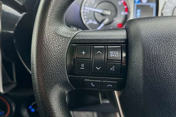 2020 Toyota HILUX SR (4x4) GUN126R FACELIFT 4X4