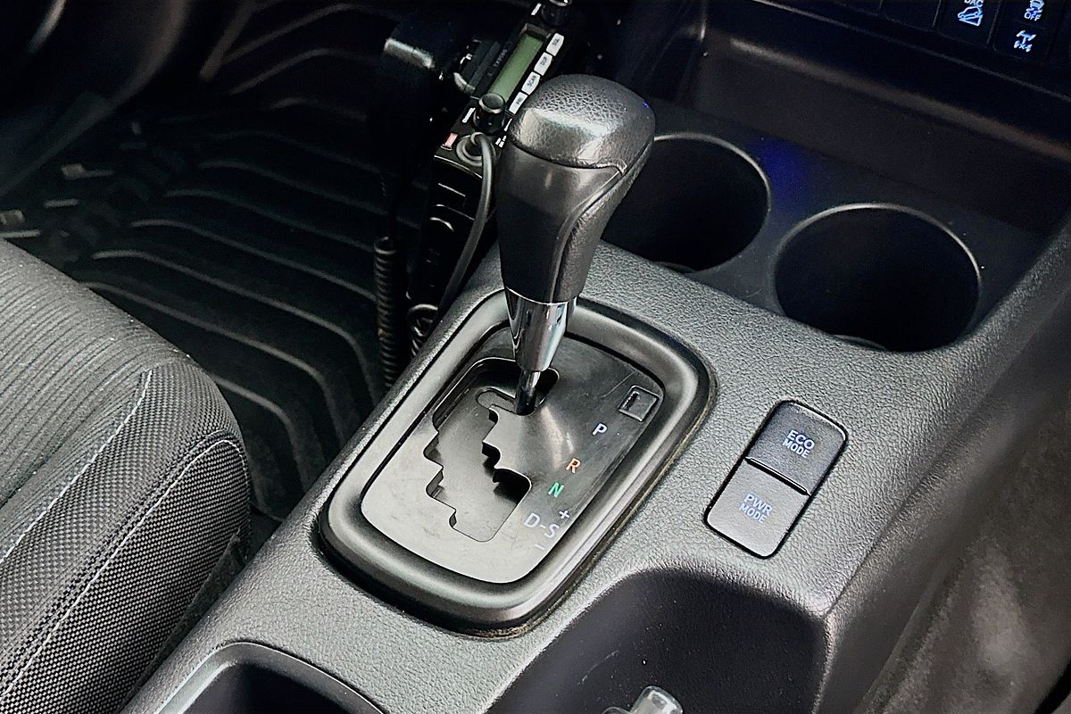 2020 Toyota HILUX SR (4x4) GUN126R FACELIFT 4X4