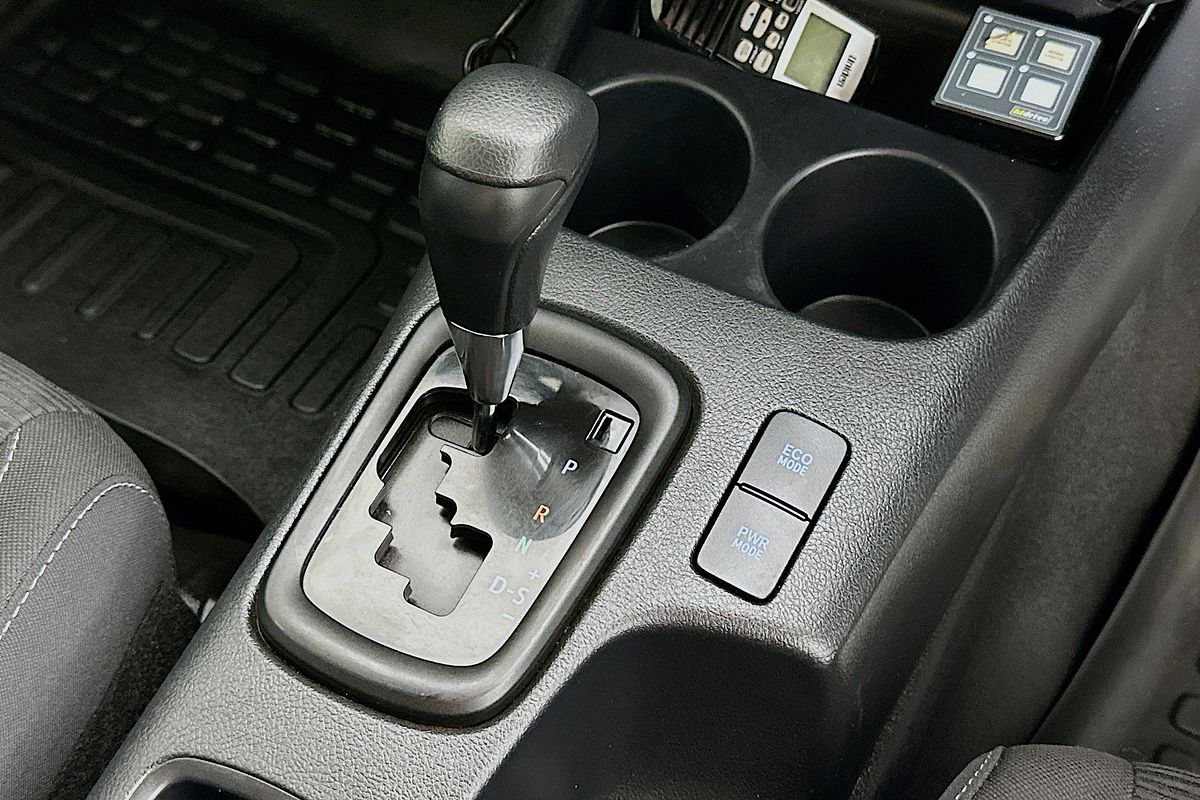 2020 Toyota Hilux SR (4x4) GUN126R FACELIFT 4X4