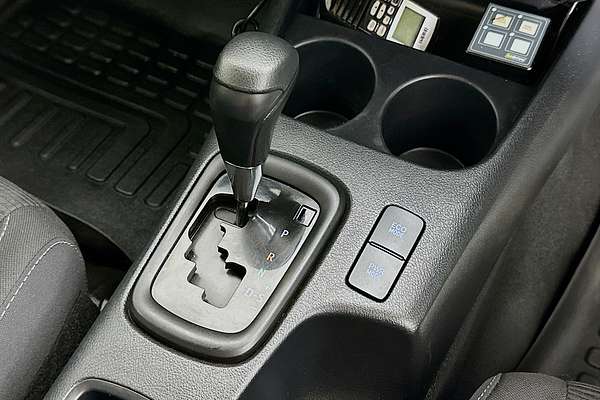 2020 Toyota Hilux SR (4x4) GUN126R FACELIFT 4X4