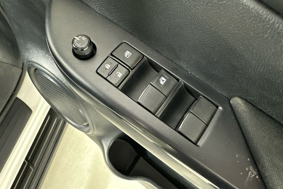 2021 Toyota HILUX SR (4x4) GUN126R FACELIFT 4X4