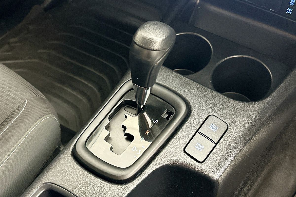 2020 Toyota Hilux SR (4x4) GUN126R FACELIFT 4X4