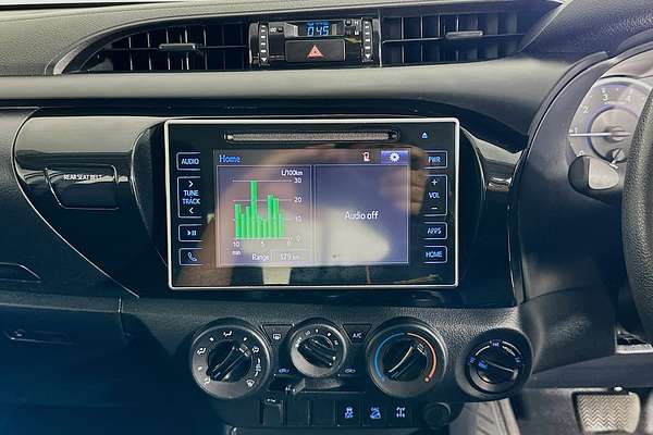2017 Toyota HILUX SR (4x4) GUN126R 4X4