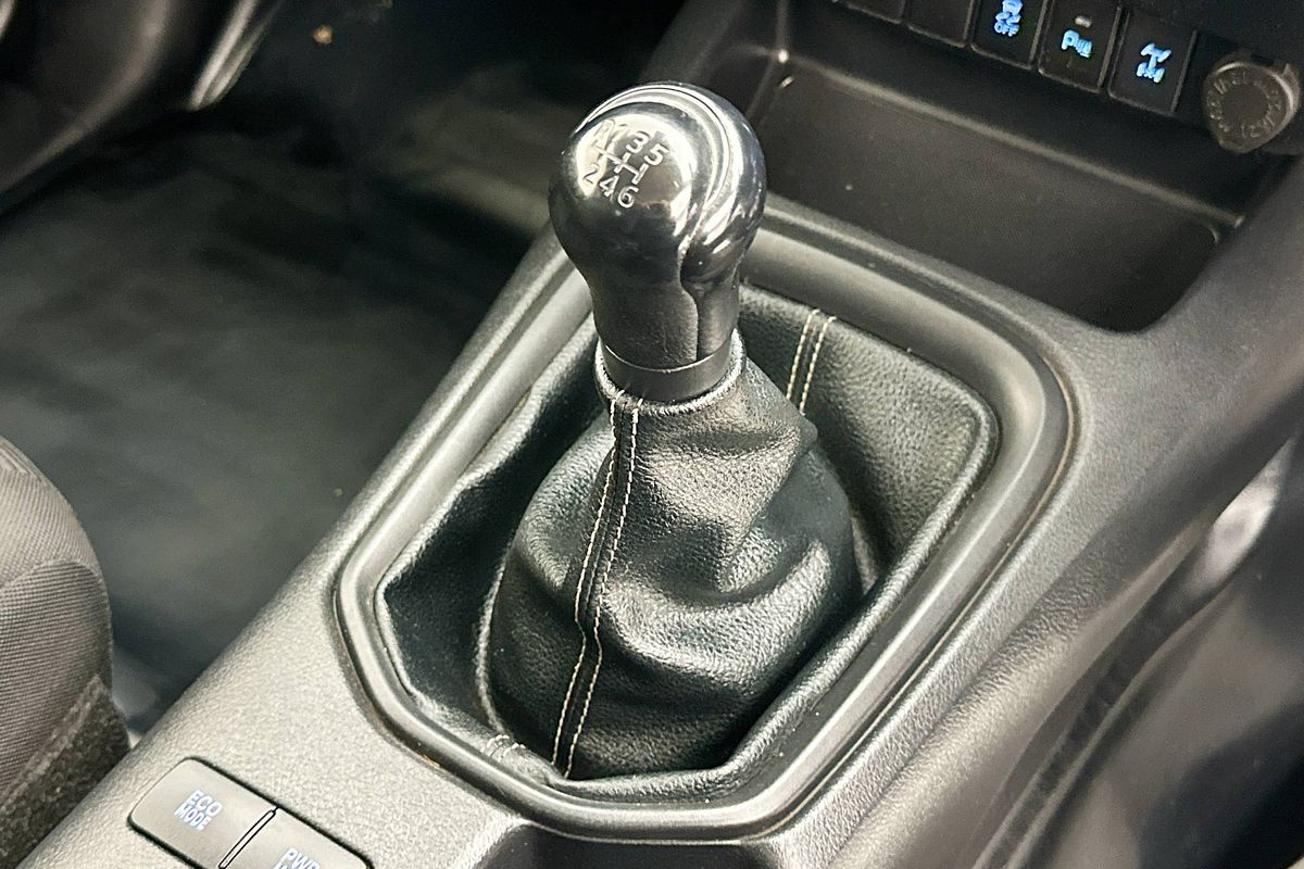 2020 Toyota HILUX SR (4x4) GUN126R FACELIFT 4X4