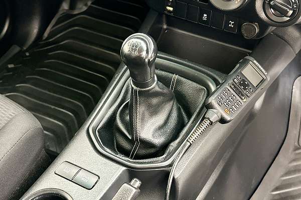 2019 Toyota HILUX SR (4x4) GUN126R MY19 4X4