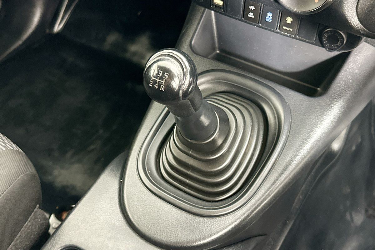 2016 Toyota Hilux WORKMATE GUN122R REAR WHEEL DRIVE