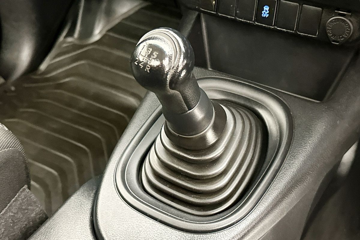 2018 Toyota HILUX WORKMATE TGN121R MY17 REAR WHEEL DRIVE