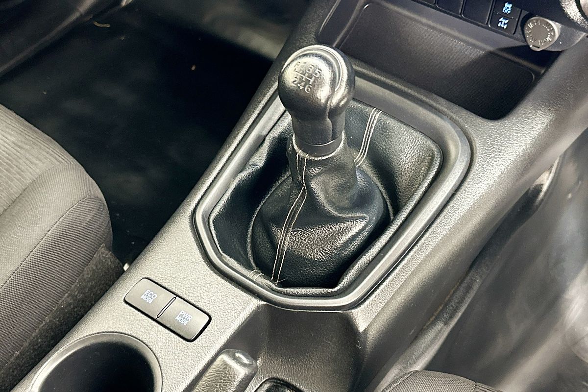 2020 Toyota HILUX SR (4x4) GUN126R FACELIFT 4X4