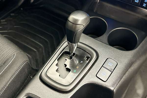 2021 Toyota HILUX SR (4x4) GUN126R FACELIFT 4X4