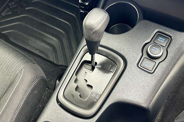 2024 Toyota HILUX SR 48V (4x4) GUN126R 4X4