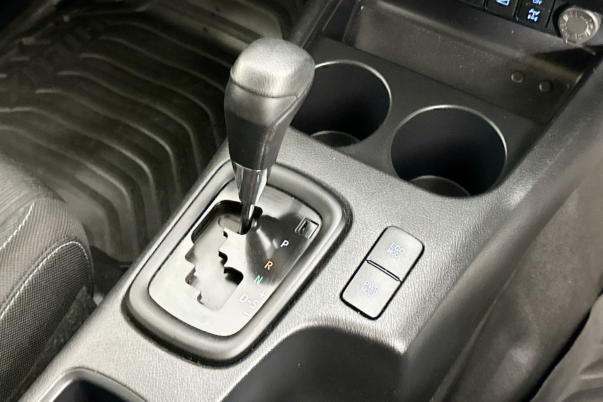 2020 Toyota HILUX SR (4x4) GUN126R FACELIFT 4X4