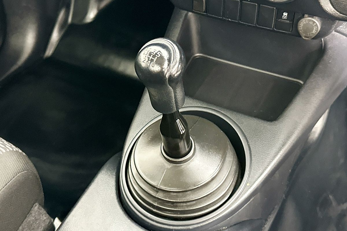 2020 Toyota HILUX WORKMATE HI-RIDER GUN135R FACELIFT 4x2