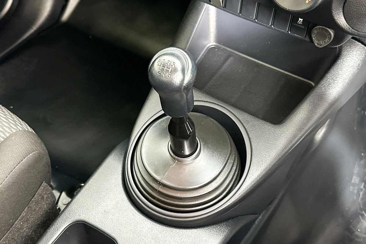 2020 Toyota HILUX WORKMATE HI-RIDER GUN135R FACELIFT 4x2