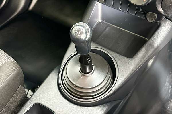 2020 Toyota HILUX WORKMATE HI-RIDER GUN135R FACELIFT 4x2