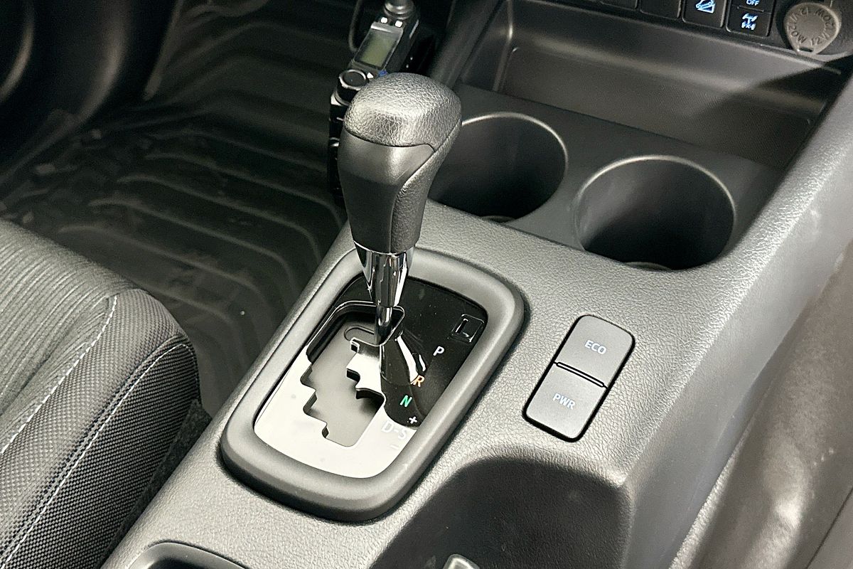 2025 Toyota HILUX SR (4x4) STEEL WHEELS GUN126R RC 4X4