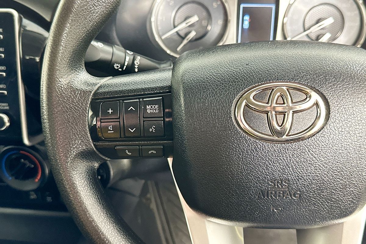 2022 Toyota HILUX SR (4x4) STEEL WHEELS GUN126R 4X4