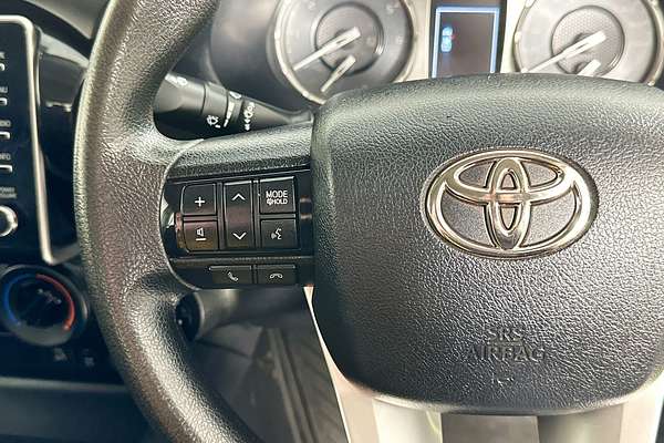 2022 Toyota HILUX SR (4x4) STEEL WHEELS GUN126R 4X4