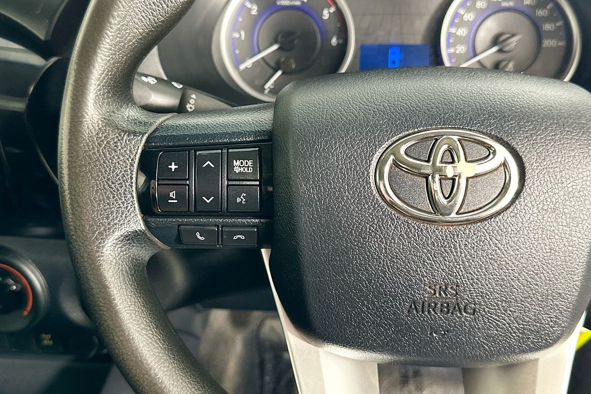 2017 Toyota HILUX SR (4x4) GUN126R 4X4
