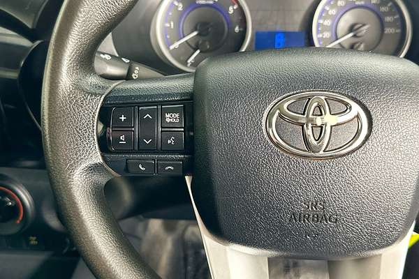 2017 Toyota HILUX SR (4x4) GUN126R 4X4