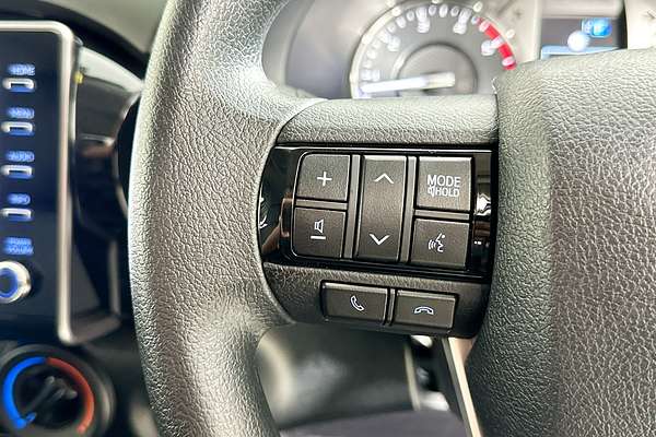 2025 Toyota HILUX SR (4x4) STEEL WHEELS GUN126R RC 4X4