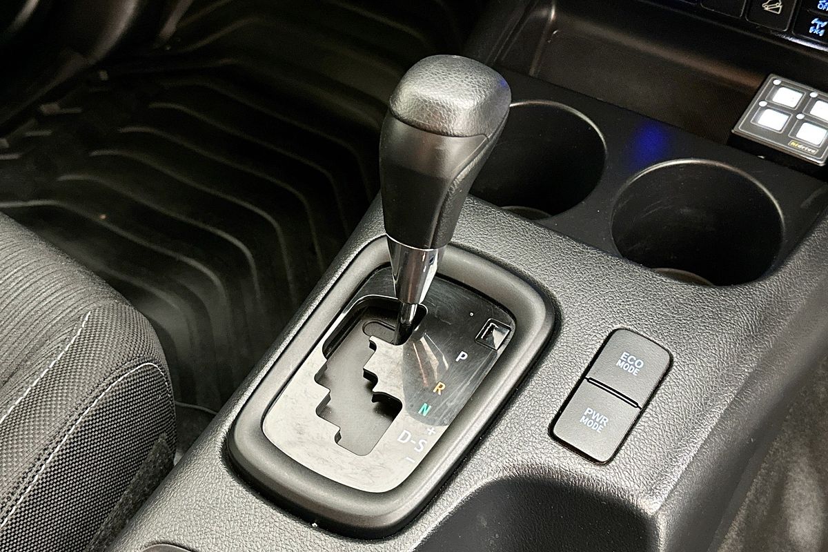 2020 Toyota HILUX SR (4x4) GUN126R FACELIFT 4X4