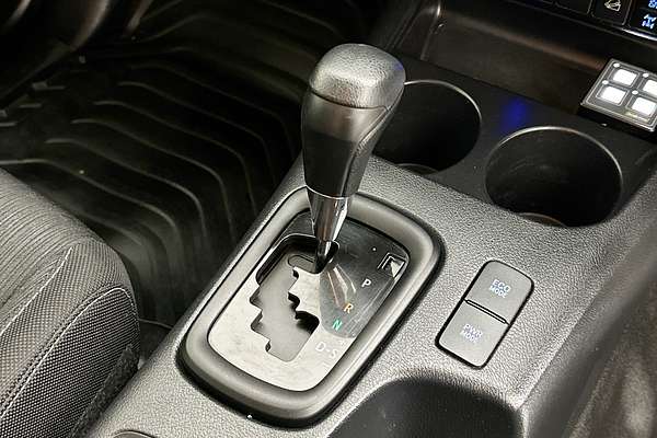 2020 Toyota HILUX SR (4x4) GUN126R FACELIFT 4X4