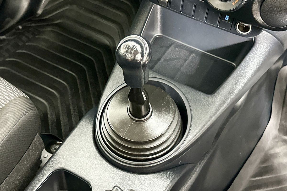 2020 Toyota HILUX WORKMATE HI-RIDER GUN135R FACELIFT 4x2