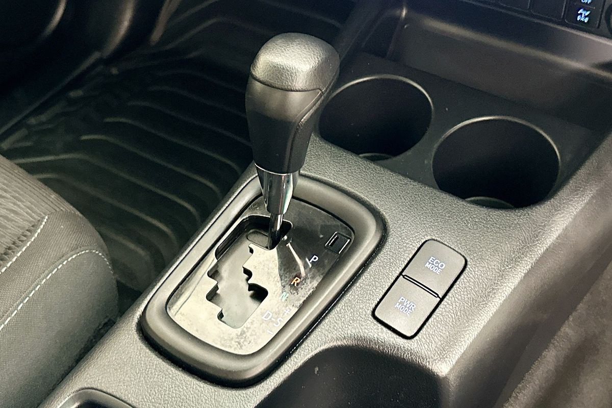 2020 Toyota Hilux SR (4x4) GUN126R FACELIFT 4X4