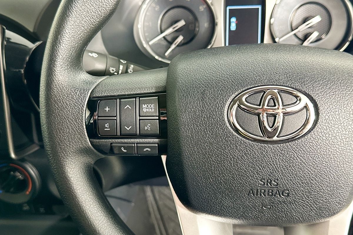 2025 Toyota HILUX SR (4x4) STEEL WHEELS GUN126R RC 4X4