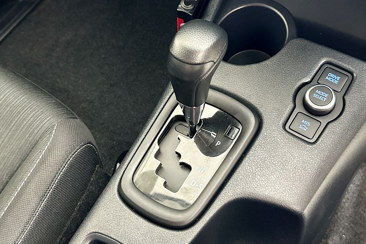 2024 Toyota HILUX SR 48V (4x4) GUN126R 4X4