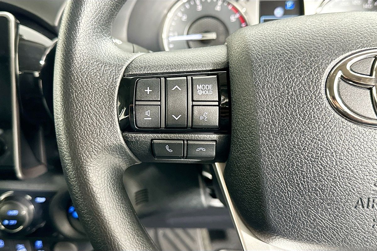 2025 Toyota HILUX SR 48V (4x4) GUN126R RC 4X4